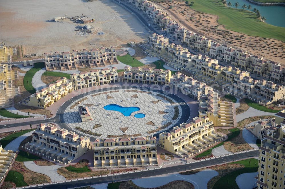 Ras Al Khaimah from the bird's eye view: Settlement of Town House Type C leisure residences in the arab emirate Ras Al Khaimah. The leisure residences are part of the Al Hamra Village Project, the second largest construction project of Ras Al Khaimah. The project is realized by the state-owned company Al Hamra Real Estate