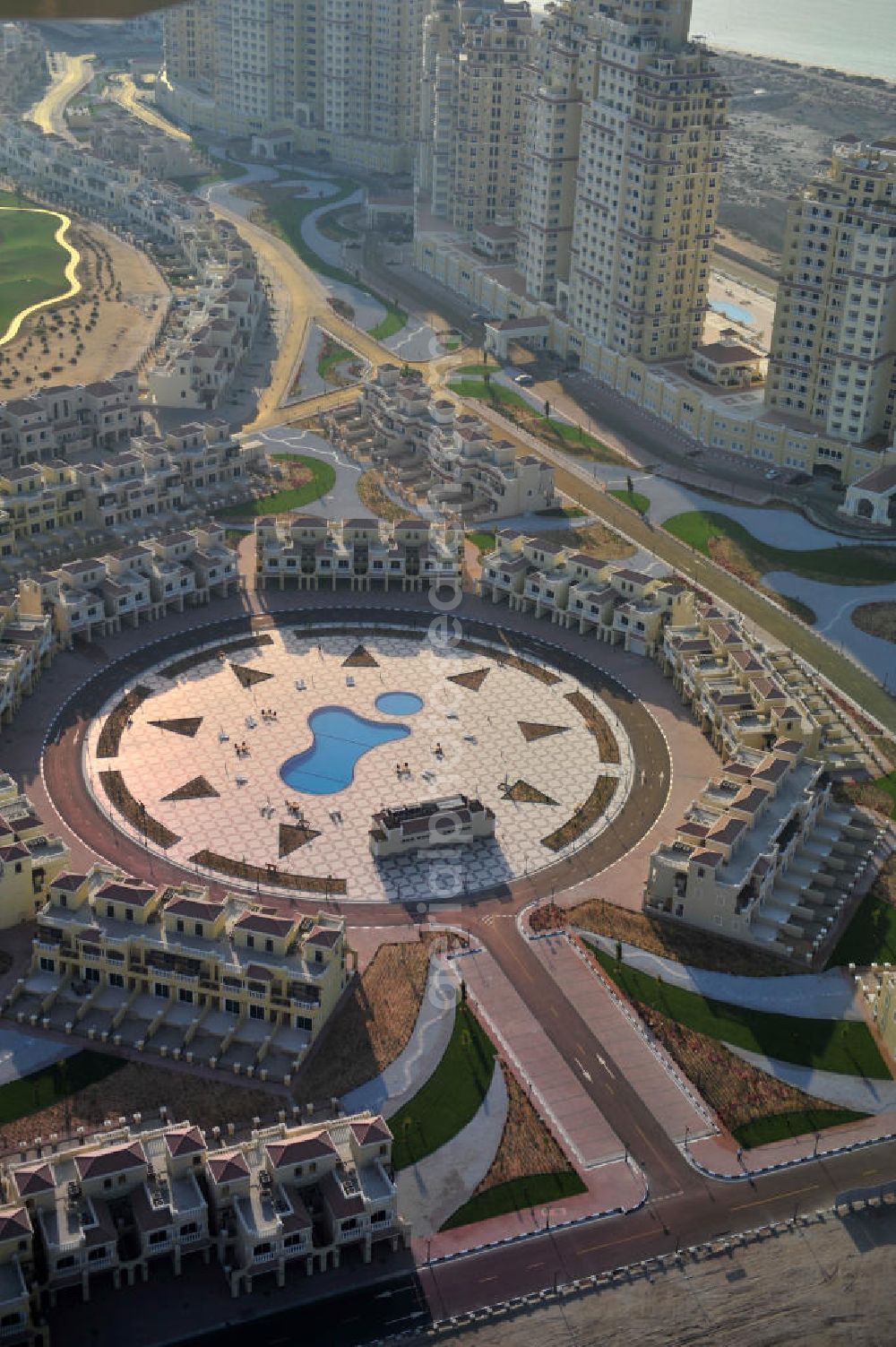 Ras Al Khaimah from the bird's eye view: Settlement of Town House Type C leisure residences in the arab emirate Ras Al Khaimah. The leisure residences are part of the Al Hamra Village Project, the second largest construction project of Ras Al Khaimah. The project is realized by the state-owned company Al Hamra Real Estate