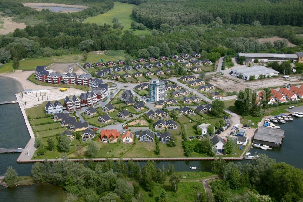 Aerial image Rechlin - Ferienpark Mueritz with adjoining promenade in Rechlin in Mecklenburg-Vorpommern. The holiday park is operated by the company Allseasonparks