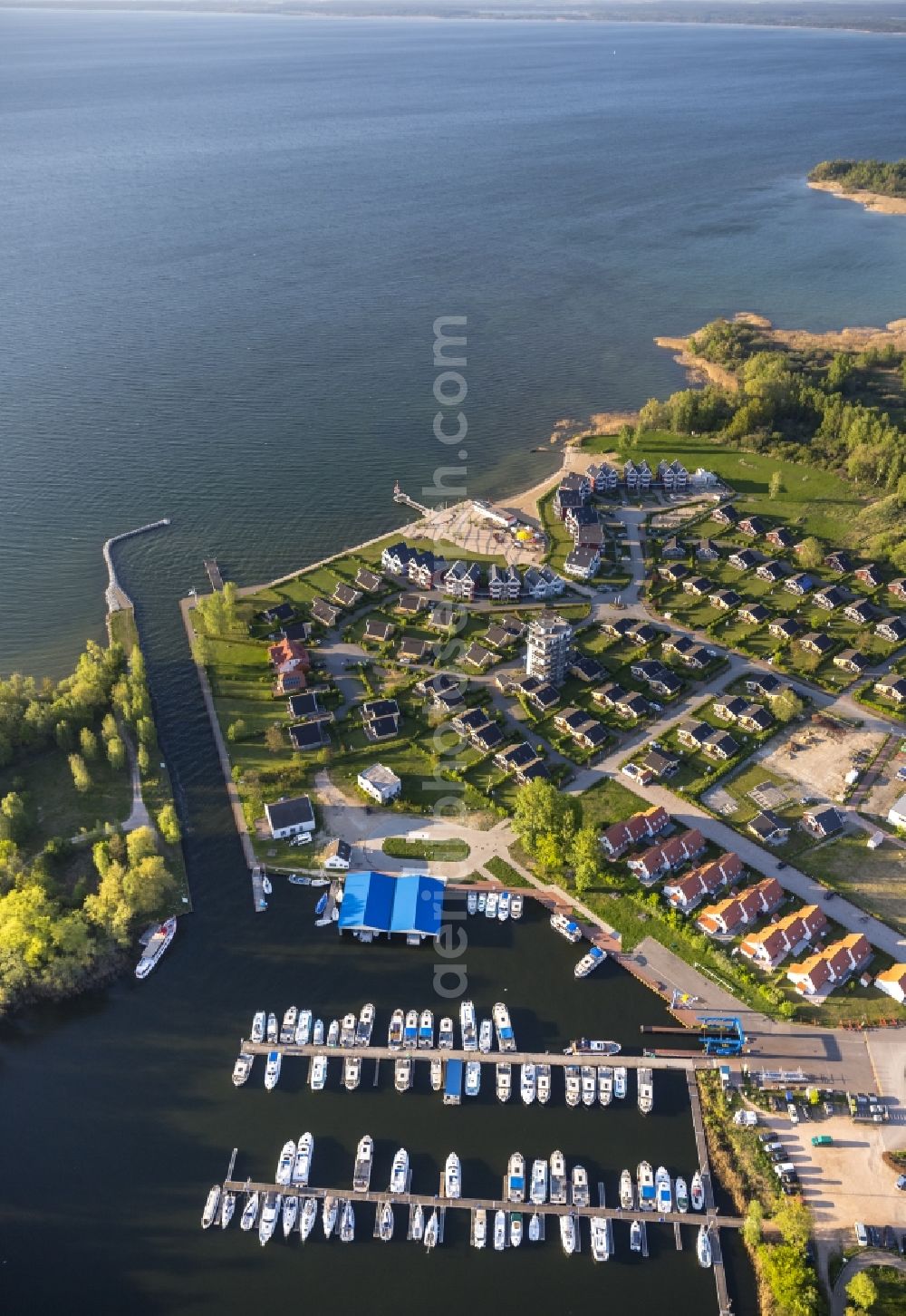 Rechlin from the bird's eye view: View on holiday park Mueritz and harbor in Rechlin Nord on Lake Mueritz. The water belongs to the Mecklenburg Lake District