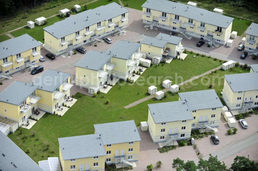 Aerial photograph Graal-Müritz - Blick auf den Ferienwohnpark im Küstenwald der HAWO Bauträger KG in unmittelbarer Strandnähe im Ostseeheilbad Graal-Müritz. Aus einer ehemaligen NVA Liegenschaft entstanden attraktive Ferienhäuser und Ferienwohneinheiten zum Verkauf und zur Vermietung. View of the coastal forest of the housing estate developers HAWO KG near the beach in the spa town of Graal Müritz.