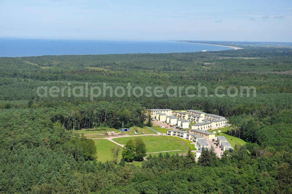 Aerial photograph OSTSEEBAD GRAL-MÜRITZ - Blick auf den Ferienwohnpark im Küstenwald der HAWO Bauträger KG in unmittelbarer Strandnähe im Ostseeheilbad Graal-Müritz. Aus einer ehemaligen NVA Liegenschaft entstanden bisher in zwei Bauabschnitten attraktive Ferienhäuser und Ferienwohneinheiten zum Verkauf und zur Vermietung. View of the coastal forest of the housing estate developers HAWO KG near the beach in the spa town of Graal Müritz.