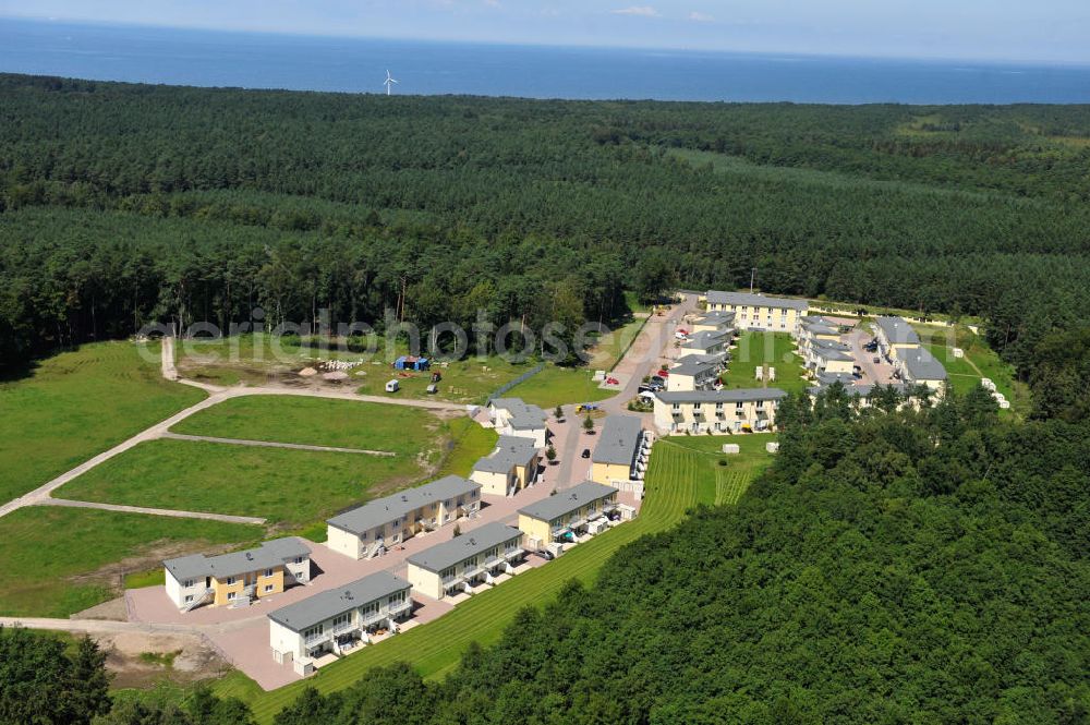 Aerial photograph OSTSEEBAD GRAL-MÜRITZ - Blick auf den Ferienwohnpark im Küstenwald der HAWO Bauträger KG in unmittelbarer Strandnähe im Ostseeheilbad Graal-Müritz. Aus einer ehemaligen NVA Liegenschaft entstanden bisher in zwei Bauabschnitten attraktive Ferienhäuser und Ferienwohneinheiten zum Verkauf und zur Vermietung. View of the coastal forest of the housing estate developers HAWO KG near the beach in the spa town of Graal Müritz.