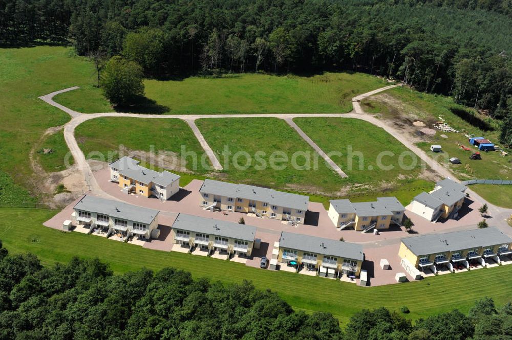 OSTSEEBAD GRAL-MÜRITZ from above - Blick auf den Ferienwohnpark im Küstenwald der HAWO Bauträger KG in unmittelbarer Strandnähe im Ostseeheilbad Graal-Müritz. Aus einer ehemaligen NVA Liegenschaft entstanden bisher in zwei Bauabschnitten attraktive Ferienhäuser und Ferienwohneinheiten zum Verkauf und zur Vermietung. View of the coastal forest of the housing estate developers HAWO KG near the beach in the spa town of Graal Müritz.