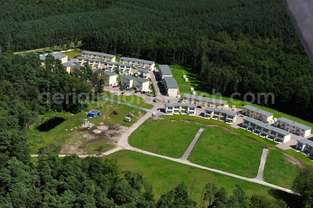 Aerial photograph OSTSEEBAD GRAL-MÜRITZ - Blick auf den Ferienwohnpark im Küstenwald der HAWO Bauträger KG in unmittelbarer Strandnähe im Ostseeheilbad Graal-Müritz. Aus einer ehemaligen NVA Liegenschaft entstanden bisher in zwei Bauabschnitten attraktive Ferienhäuser und Ferienwohneinheiten zum Verkauf und zur Vermietung. View of the coastal forest of the housing estate developers HAWO KG near the beach in the spa town of Graal Müritz.