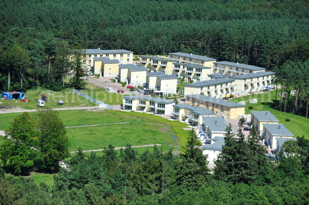 Aerial image OSTSEEBAD GRAL-MÜRITZ - Blick auf den Ferienwohnpark im Küstenwald der HAWO Bauträger KG in unmittelbarer Strandnähe im Ostseeheilbad Graal-Müritz. Aus einer ehemaligen NVA Liegenschaft entstanden bisher in zwei Bauabschnitten attraktive Ferienhäuser und Ferienwohneinheiten zum Verkauf und zur Vermietung. View of the coastal forest of the housing estate developers HAWO KG near the beach in the spa town of Graal Müritz.