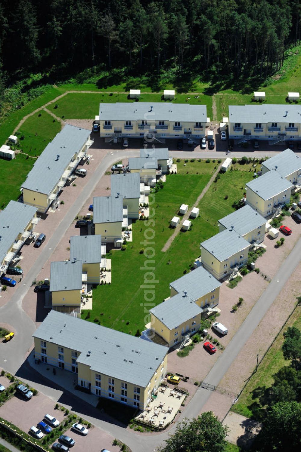 Aerial image OSTSEEBAD GRAL-MÜRITZ - Blick auf den Ferienwohnpark im Küstenwald der HAWO Bauträger KG in unmittelbarer Strandnähe im Ostseeheilbad Graal-Müritz. Aus einer ehemaligen NVA Liegenschaft entstanden bisher in zwei Bauabschnitten attraktive Ferienhäuser und Ferienwohneinheiten zum Verkauf und zur Vermietung. View of the coastal forest of the housing estate developers HAWO KG near the beach in the spa town of Graal Müritz.