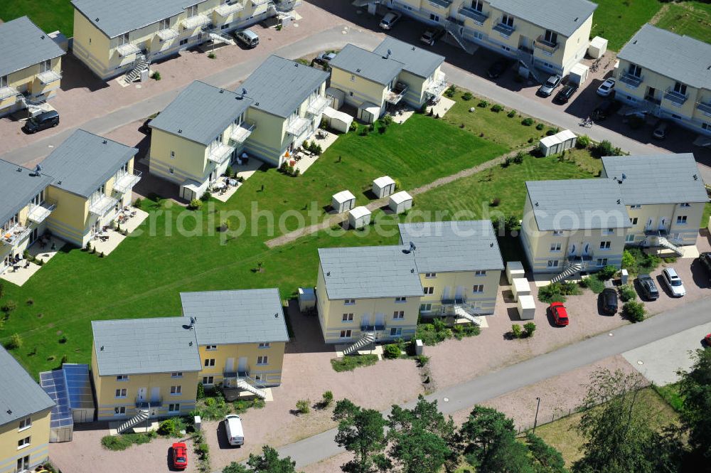 Aerial photograph OSTSEEBAD GRAL-MÜRITZ - Blick auf den Ferienwohnpark im Küstenwald der HAWO Bauträger KG in unmittelbarer Strandnähe im Ostseeheilbad Graal-Müritz. Aus einer ehemaligen NVA Liegenschaft entstanden bisher in zwei Bauabschnitten attraktive Ferienhäuser und Ferienwohneinheiten zum Verkauf und zur Vermietung. View of the coastal forest of the housing estate developers HAWO KG near the beach in the spa town of Graal Müritz.