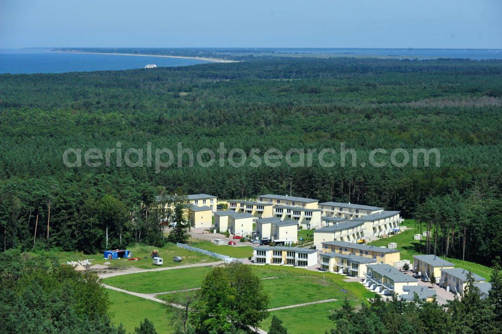 OSTSEEBAD GRAL-MÜRITZ from the bird's eye view: Blick auf den Ferienwohnpark im Küstenwald der HAWO Bauträger KG in unmittelbarer Strandnähe im Ostseeheilbad Graal-Müritz. Aus einer ehemaligen NVA Liegenschaft entstanden bisher in zwei Bauabschnitten attraktive Ferienhäuser und Ferienwohneinheiten zum Verkauf und zur Vermietung. View of the coastal forest of the housing estate developers HAWO KG near the beach in the spa town of Graal Müritz.