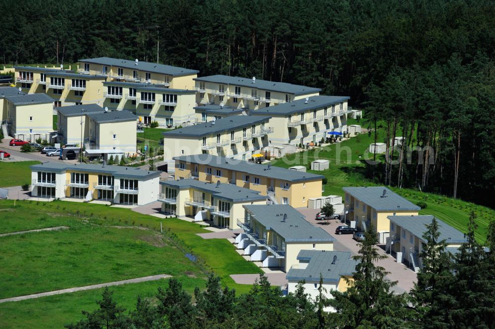 Aerial image OSTSEEBAD GRAL-MÜRITZ - Blick auf den Ferienwohnpark im Küstenwald der HAWO Bauträger KG in unmittelbarer Strandnähe im Ostseeheilbad Graal-Müritz. Aus einer ehemaligen NVA Liegenschaft entstanden bisher in zwei Bauabschnitten attraktive Ferienhäuser und Ferienwohneinheiten zum Verkauf und zur Vermietung. View of the coastal forest of the housing estate developers HAWO KG near the beach in the spa town of Graal Müritz.