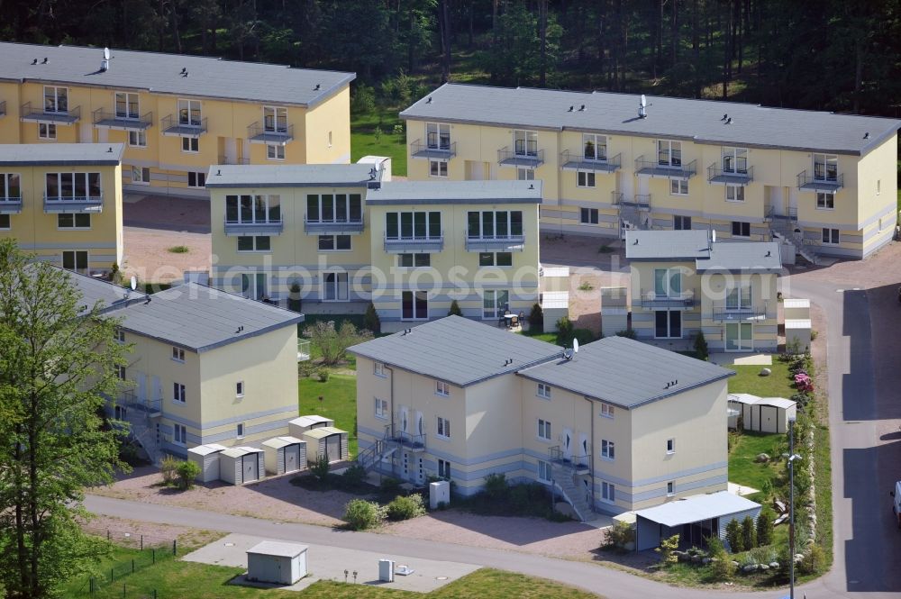 Seeheilbad Graal-Müritz from above - Blick auf den Ferienwohnpark im Küstenwald der HAWO Bauträger KG in unmittelbarer Strandnähe im Ostseeheilbad Graal-Müritz. Aus einer ehemaligen NVA Liegenschaft entstanden bisher in zwei Bauabschnitten attraktive Ferienhäuser und Ferienwohneinheiten zum Verkauf und zur Vermietung. View of the coastal forest of the housing estate developers HAWO KG near the beach in the spa town of Graal Müritz.