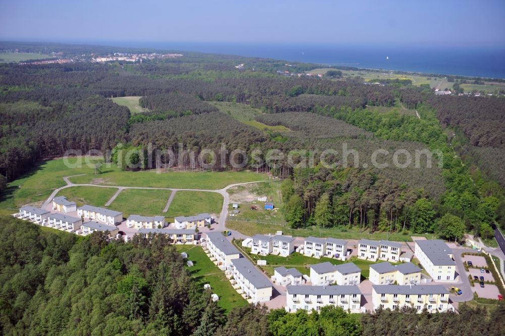 Seeheilbad Graal-Müritz from the bird's eye view: Blick auf den Ferienwohnpark im Küstenwald der HAWO Bauträger KG in unmittelbarer Strandnähe im Ostseeheilbad Graal-Müritz. Aus einer ehemaligen NVA Liegenschaft entstanden bisher in zwei Bauabschnitten attraktive Ferienhäuser und Ferienwohneinheiten zum Verkauf und zur Vermietung. View of the coastal forest of the housing estate developers HAWO KG near the beach in the spa town of Graal Müritz.