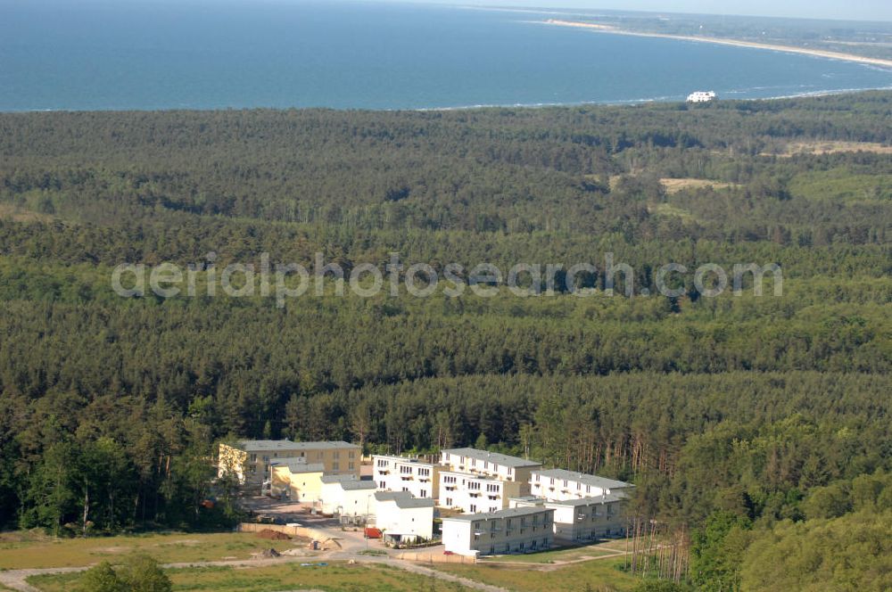 Aerial photograph Graal-Müritz - Blick auf den Ferienwohnpark im Küstenwald der HAWO Bauträger KG in unmittelbarer Strandnähe im Ostseeheilbad Graal-Müritz. Aus einer ehemaligen NVA Liegenschaft entstanden attraktive Ferienhäuser und Ferienwohneinheiten zum Verkauf und zur Vermietung