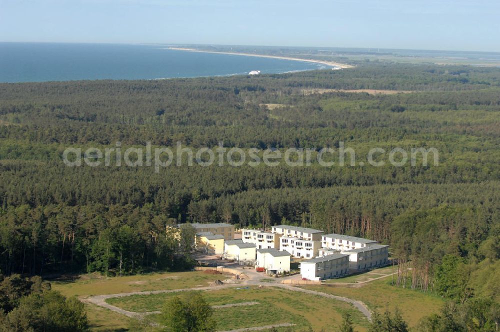 Graal-Müritz from the bird's eye view: Blick auf den Ferienwohnpark im Küstenwald der HAWO Bauträger KG in unmittelbarer Strandnähe im Ostseeheilbad Graal-Müritz. Aus einer ehemaligen NVA Liegenschaft entstanden attraktive Ferienhäuser und Ferienwohneinheiten zum Verkauf und zur Vermietung