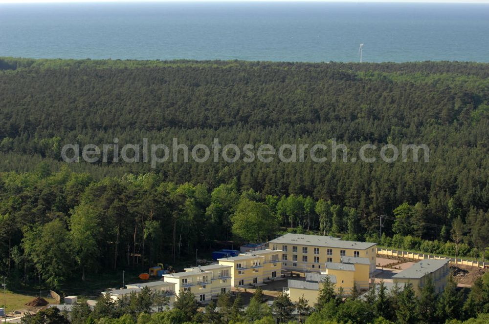 Graal-Müritz from above - Blick auf den Ferienwohnpark im Küstenwald der HAWO Bauträger KG in unmittelbarer Strandnähe im Ostseeheilbad Graal-Müritz. Aus einer ehemaligen NVA Liegenschaft entstanden attraktive Ferienhäuser und Ferienwohneinheiten zum Verkauf und zur Vermietung