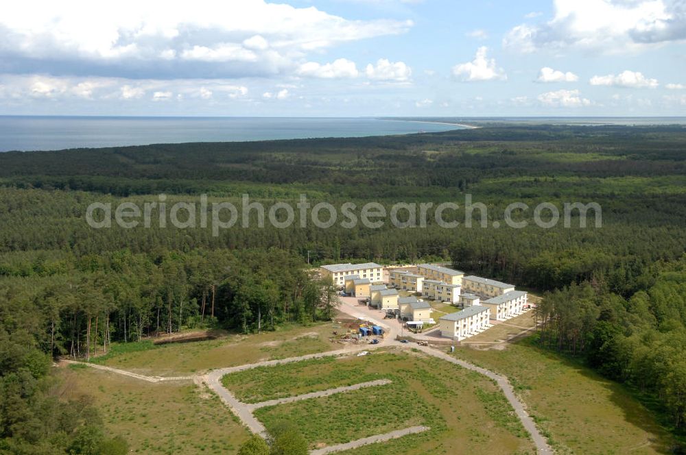 Aerial photograph Ostseebad Graal-Müritz - Blick auf den Ferienwohnpark im Küstenwald der HAWO Bauträger KG in unmittelbarer Strandnähe im Ostseeheilbad Graal-Müritz. Aus einer ehemaligen NVA Liegenschaft entstanden attraktive Ferienhäuser und Ferienwohneinheiten zum Verkauf und zur Vermietung