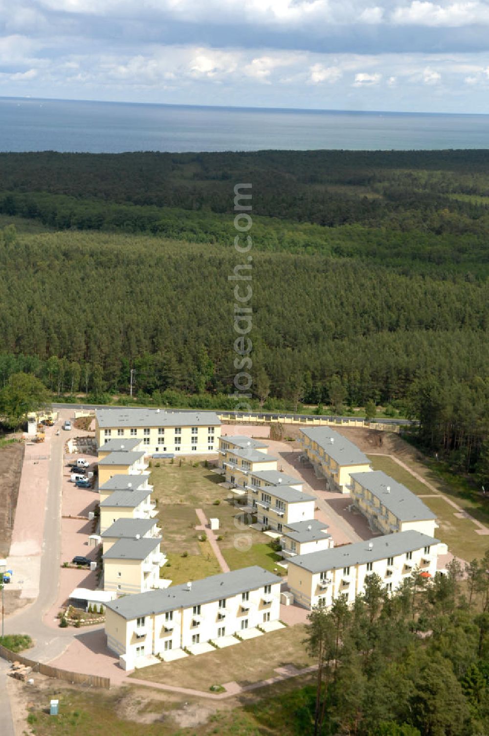 Ostseebad Graal-Müritz from the bird's eye view: Blick auf den Ferienwohnpark im Küstenwald der HAWO Bauträger KG in unmittelbarer Strandnähe im Ostseeheilbad Graal-Müritz. Aus einer ehemaligen NVA Liegenschaft entstanden attraktive Ferienhäuser und Ferienwohneinheiten zum Verkauf und zur Vermietung