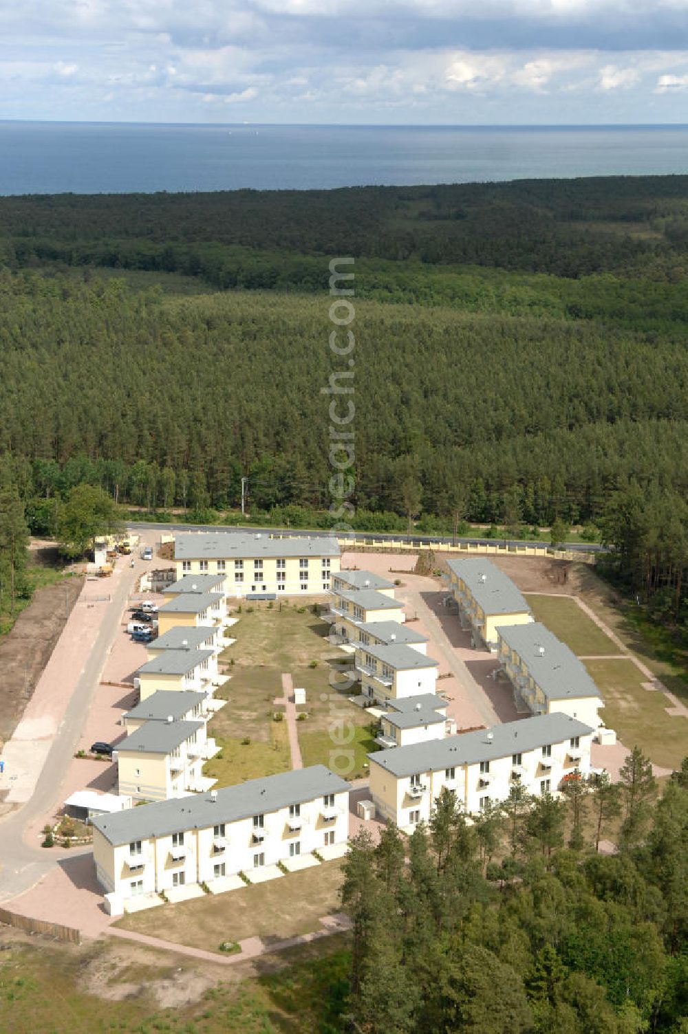 Aerial image Ostseebad Graal-Müritz - Blick auf den Ferienwohnpark im Küstenwald der HAWO Bauträger KG in unmittelbarer Strandnähe im Ostseeheilbad Graal-Müritz. Aus einer ehemaligen NVA Liegenschaft entstanden attraktive Ferienhäuser und Ferienwohneinheiten zum Verkauf und zur Vermietung