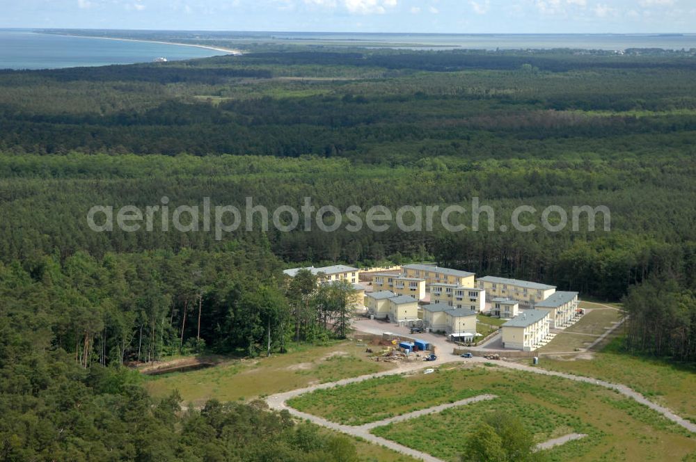 Ostseebad Graal-Müritz from the bird's eye view: Blick auf den Ferienwohnpark im Küstenwald der HAWO Bauträger KG in unmittelbarer Strandnähe im Ostseeheilbad Graal-Müritz. Aus einer ehemaligen NVA Liegenschaft entstanden attraktive Ferienhäuser und Ferienwohneinheiten zum Verkauf und zur Vermietung