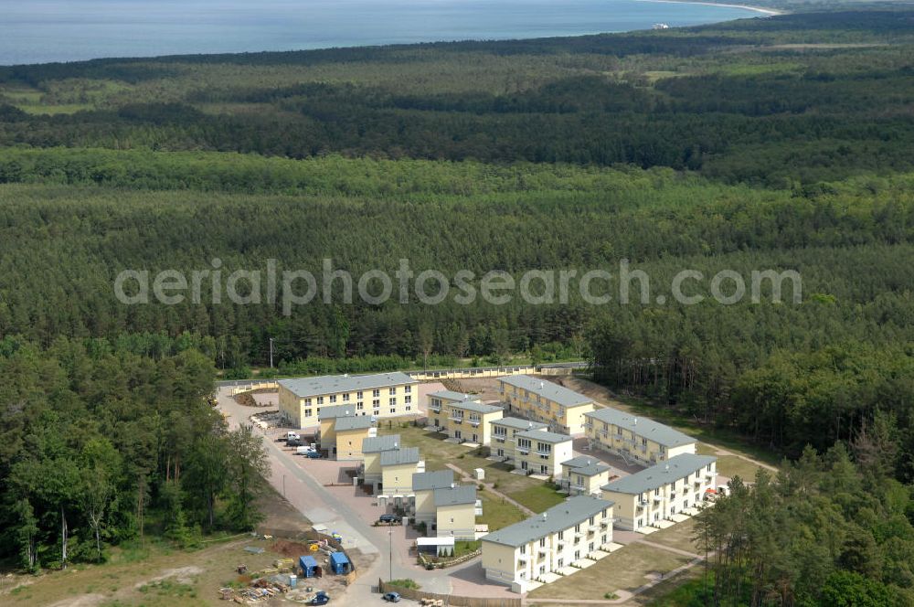 Ostseebad Graal-Müritz from above - Blick auf den Ferienwohnpark im Küstenwald der HAWO Bauträger KG in unmittelbarer Strandnähe im Ostseeheilbad Graal-Müritz. Aus einer ehemaligen NVA Liegenschaft entstanden attraktive Ferienhäuser und Ferienwohneinheiten zum Verkauf und zur Vermietung