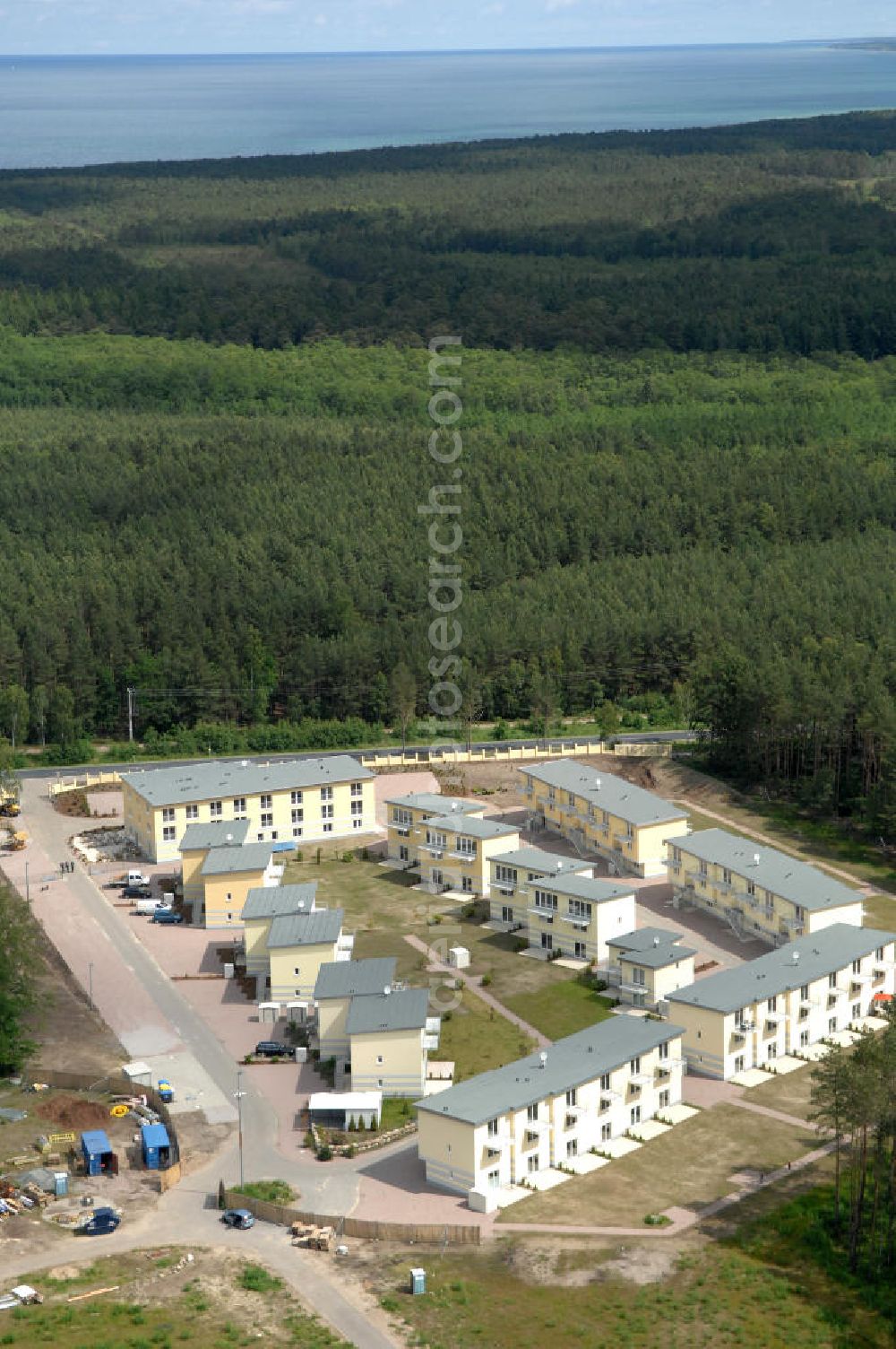 Ostseebad Graal-Müritz from the bird's eye view: Blick auf den Ferienwohnpark im Küstenwald der HAWO Bauträger KG in unmittelbarer Strandnähe im Ostseeheilbad Graal-Müritz. Aus einer ehemaligen NVA Liegenschaft entstanden attraktive Ferienhäuser und Ferienwohneinheiten zum Verkauf und zur Vermietung