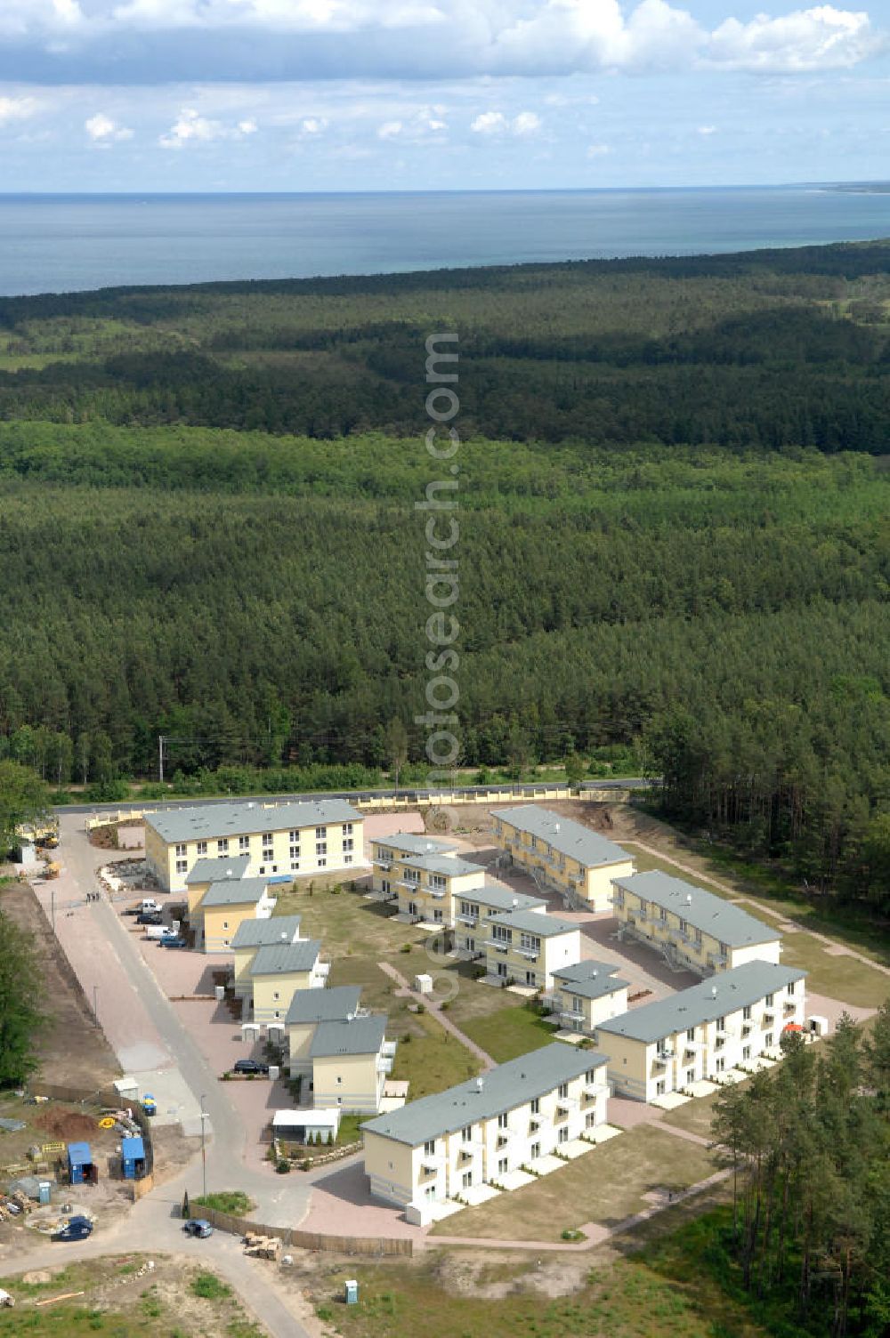 Aerial image Ostseebad Graal-Müritz - Blick auf den Ferienwohnpark im Küstenwald der HAWO Bauträger KG in unmittelbarer Strandnähe im Ostseeheilbad Graal-Müritz. Aus einer ehemaligen NVA Liegenschaft entstanden attraktive Ferienhäuser und Ferienwohneinheiten zum Verkauf und zur Vermietung