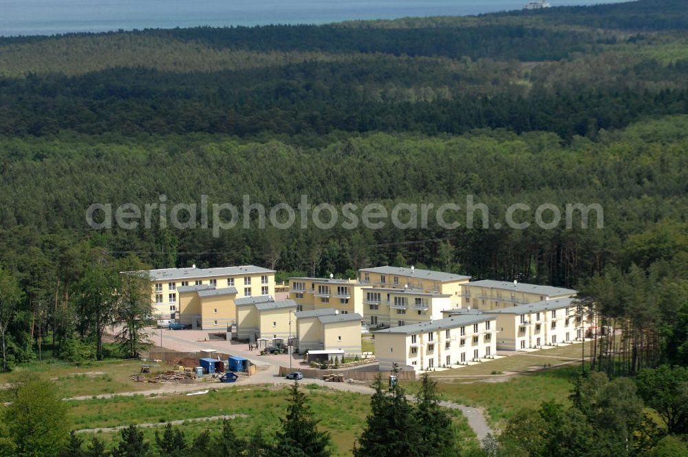 Aerial photograph Ostseebad Graal-Müritz - Blick auf den Ferienwohnpark im Küstenwald der HAWO Bauträger KG in unmittelbarer Strandnähe im Ostseeheilbad Graal-Müritz. Aus einer ehemaligen NVA Liegenschaft entstanden attraktive Ferienhäuser und Ferienwohneinheiten zum Verkauf und zur Vermietung