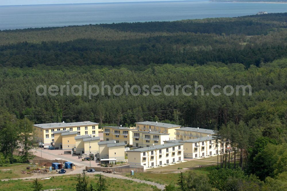 Ostseebad Graal-Müritz from above - Blick auf den Ferienwohnpark im Küstenwald der HAWO Bauträger KG in unmittelbarer Strandnähe im Ostseeheilbad Graal-Müritz. Aus einer ehemaligen NVA Liegenschaft entstanden attraktive Ferienhäuser und Ferienwohneinheiten zum Verkauf und zur Vermietung