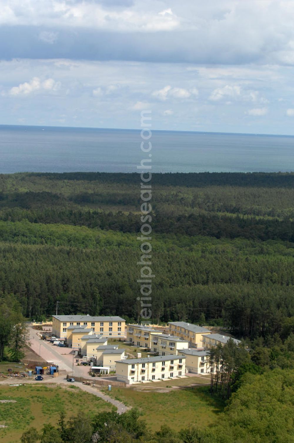 Ostseebad Graal-Müritz from the bird's eye view: Blick auf den Ferienwohnpark im Küstenwald der HAWO Bauträger KG in unmittelbarer Strandnähe im Ostseeheilbad Graal-Müritz. Aus einer ehemaligen NVA Liegenschaft entstanden attraktive Ferienhäuser und Ferienwohneinheiten zum Verkauf und zur Vermietung