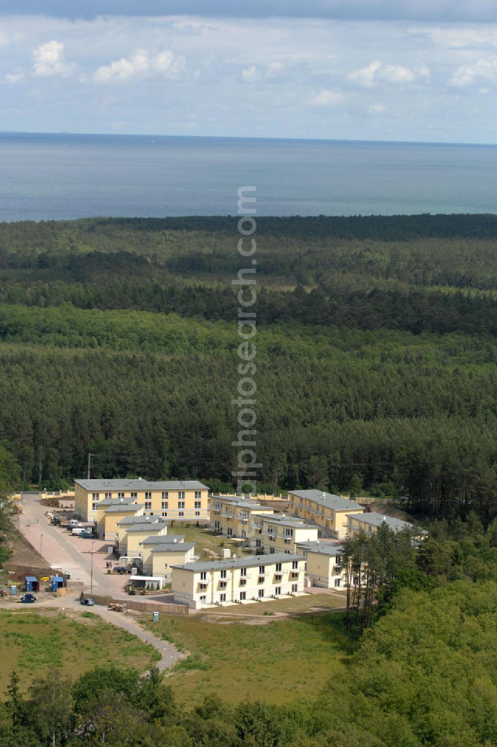 Aerial image Ostseebad Graal-Müritz - Blick auf den Ferienwohnpark im Küstenwald der HAWO Bauträger KG in unmittelbarer Strandnähe im Ostseeheilbad Graal-Müritz. Aus einer ehemaligen NVA Liegenschaft entstanden attraktive Ferienhäuser und Ferienwohneinheiten zum Verkauf und zur Vermietung