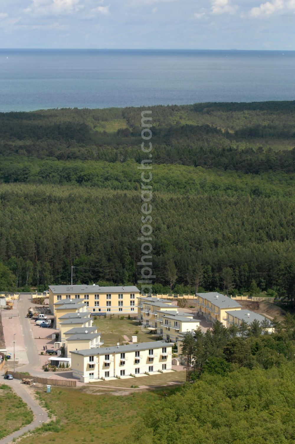 Ostseebad Graal-Müritz from the bird's eye view: Blick auf den Ferienwohnpark im Küstenwald der HAWO Bauträger KG in unmittelbarer Strandnähe im Ostseeheilbad Graal-Müritz. Aus einer ehemaligen NVA Liegenschaft entstanden attraktive Ferienhäuser und Ferienwohneinheiten zum Verkauf und zur Vermietung