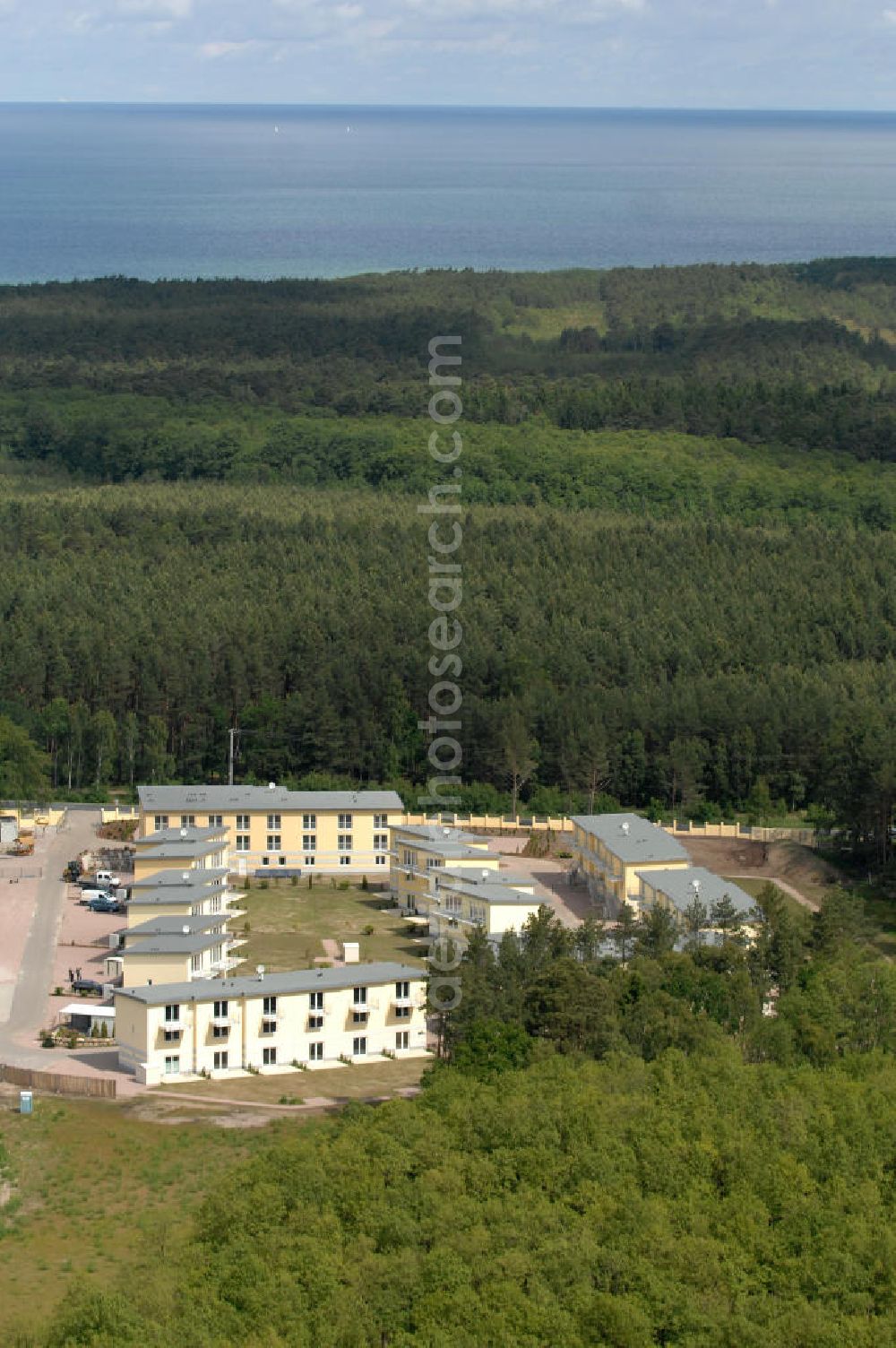 Aerial image Ostseebad Graal-Müritz - Blick auf den Ferienwohnpark im Küstenwald der HAWO Bauträger KG in unmittelbarer Strandnähe im Ostseeheilbad Graal-Müritz. Aus einer ehemaligen NVA Liegenschaft entstanden attraktive Ferienhäuser und Ferienwohneinheiten zum Verkauf und zur Vermietung