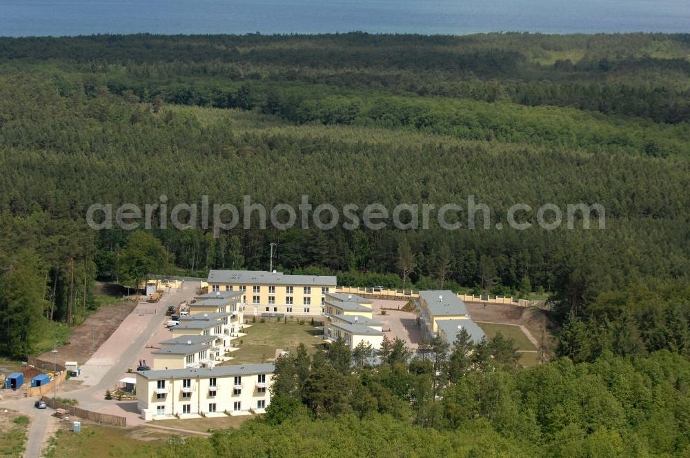 Aerial photograph Ostseebad Graal-Müritz - Blick auf den Ferienwohnpark im Küstenwald der HAWO Bauträger KG in unmittelbarer Strandnähe im Ostseeheilbad Graal-Müritz. Aus einer ehemaligen NVA Liegenschaft entstanden attraktive Ferienhäuser und Ferienwohneinheiten zum Verkauf und zur Vermietung