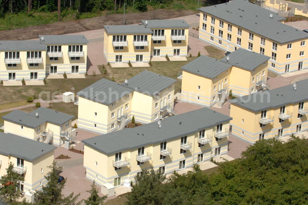 Ostseebad Graal-Müritz from above - Blick auf den Ferienwohnpark im Küstenwald der HAWO Bauträger KG in unmittelbarer Strandnähe im Ostseeheilbad Graal-Müritz. Aus einer ehemaligen NVA Liegenschaft entstanden attraktive Ferienhäuser und Ferienwohneinheiten zum Verkauf und zur Vermietung