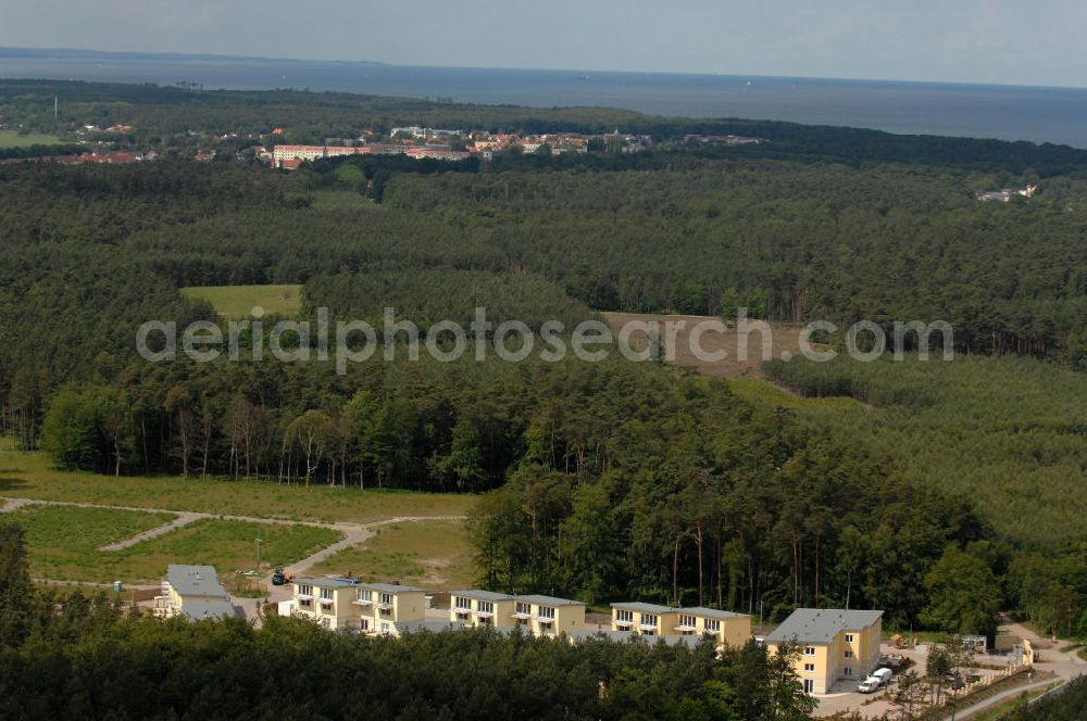 Ostseebad Graal-Müritz from above - Blick auf den Ferienwohnpark im Küstenwald der HAWO Bauträger KG in unmittelbarer Strandnähe im Ostseeheilbad Graal-Müritz. Aus einer ehemaligen NVA Liegenschaft entstanden attraktive Ferienhäuser und Ferienwohneinheiten zum Verkauf und zur Vermietung