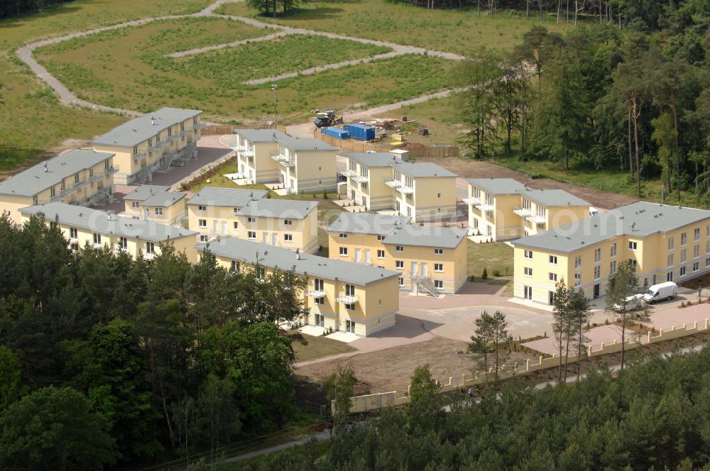 Ostseebad Graal-Müritz from above - Blick auf den Ferienwohnpark im Küstenwald der HAWO Bauträger KG in unmittelbarer Strandnähe im Ostseeheilbad Graal-Müritz. Aus einer ehemaligen NVA Liegenschaft entstanden attraktive Ferienhäuser und Ferienwohneinheiten zum Verkauf und zur Vermietung