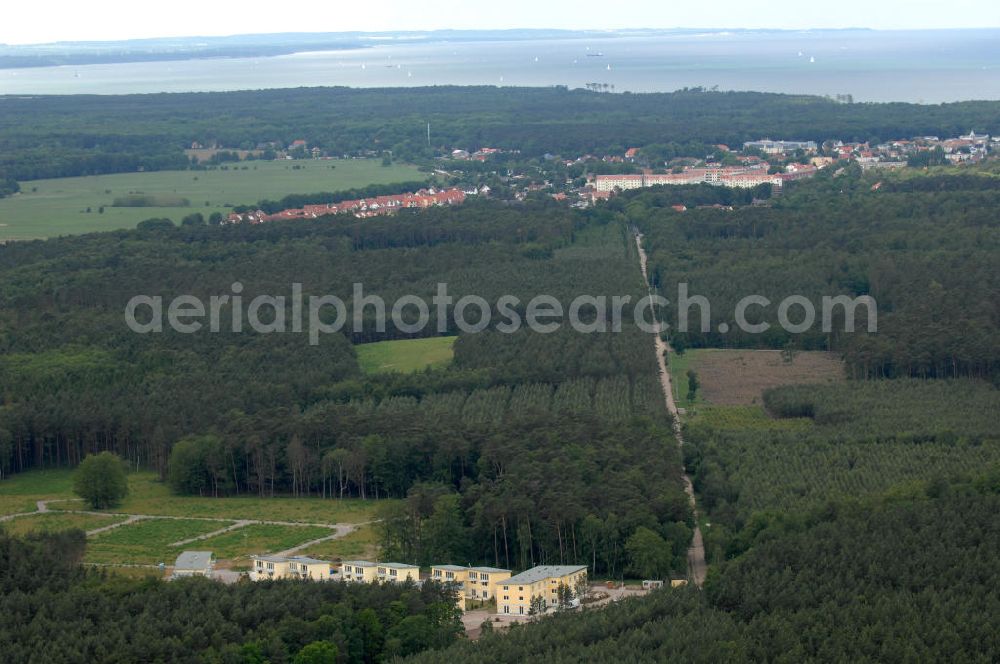 Ostseebad Graal-Müritz from above - Blick auf den Ferienwohnpark im Küstenwald der HAWO Bauträger KG in unmittelbarer Strandnähe im Ostseeheilbad Graal-Müritz. Aus einer ehemaligen NVA Liegenschaft entstanden attraktive Ferienhäuser und Ferienwohneinheiten zum Verkauf und zur Vermietung