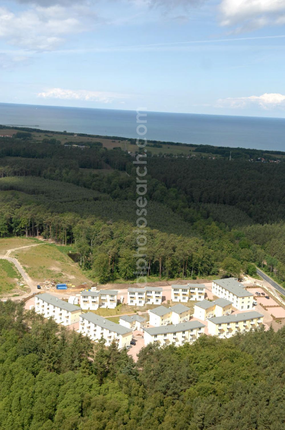 Aerial photograph Ostseebad Graal-Müritz - Blick auf den Ferienwohnpark im Küstenwald der HAWO Bauträger KG in unmittelbarer Strandnähe im Ostseeheilbad Graal-Müritz. Aus einer ehemaligen NVA Liegenschaft entstanden attraktive Ferienhäuser und Ferienwohneinheiten zum Verkauf und zur Vermietung