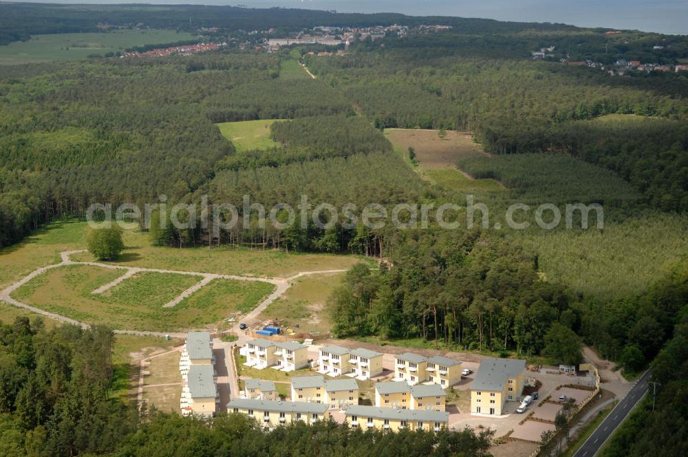 Ostseebad Graal-Müritz from above - Blick auf den Ferienwohnpark im Küstenwald der HAWO Bauträger KG in unmittelbarer Strandnähe im Ostseeheilbad Graal-Müritz. Aus einer ehemaligen NVA Liegenschaft entstanden attraktive Ferienhäuser und Ferienwohneinheiten zum Verkauf und zur Vermietung