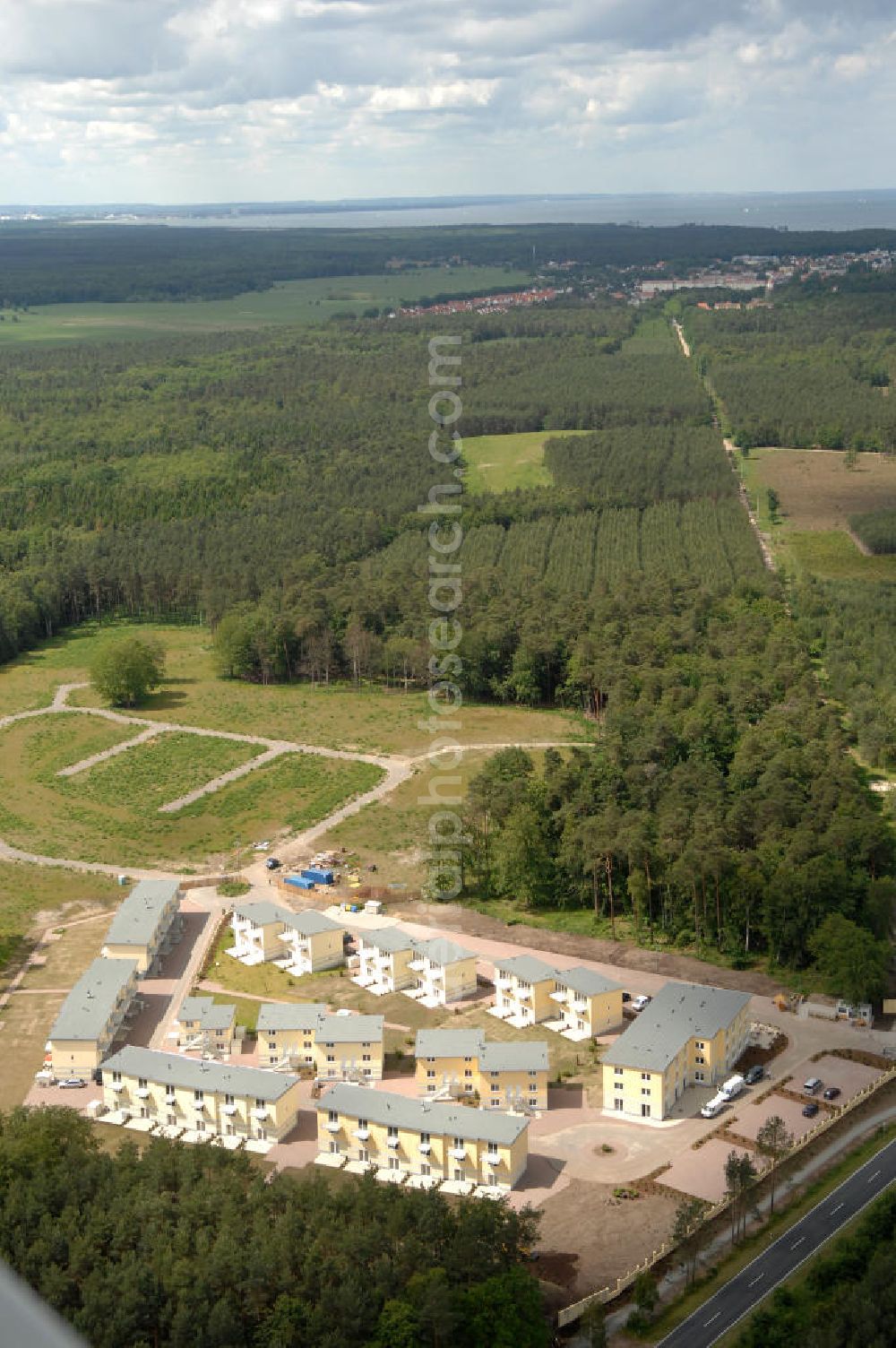 Aerial photograph Ostseebad Graal-Müritz - Blick auf den Ferienwohnpark im Küstenwald der HAWO Bauträger KG in unmittelbarer Strandnähe im Ostseeheilbad Graal-Müritz. Aus einer ehemaligen NVA Liegenschaft entstanden attraktive Ferienhäuser und Ferienwohneinheiten zum Verkauf und zur Vermietung