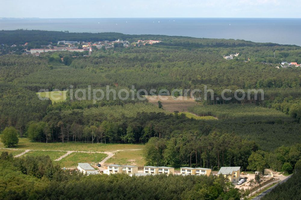 Ostseebad Graal-Müritz from above - Blick auf den Ferienwohnpark im Küstenwald der HAWO Bauträger KG in unmittelbarer Strandnähe im Ostseeheilbad Graal-Müritz. Aus einer ehemaligen NVA Liegenschaft entstanden attraktive Ferienhäuser und Ferienwohneinheiten zum Verkauf und zur Vermietung