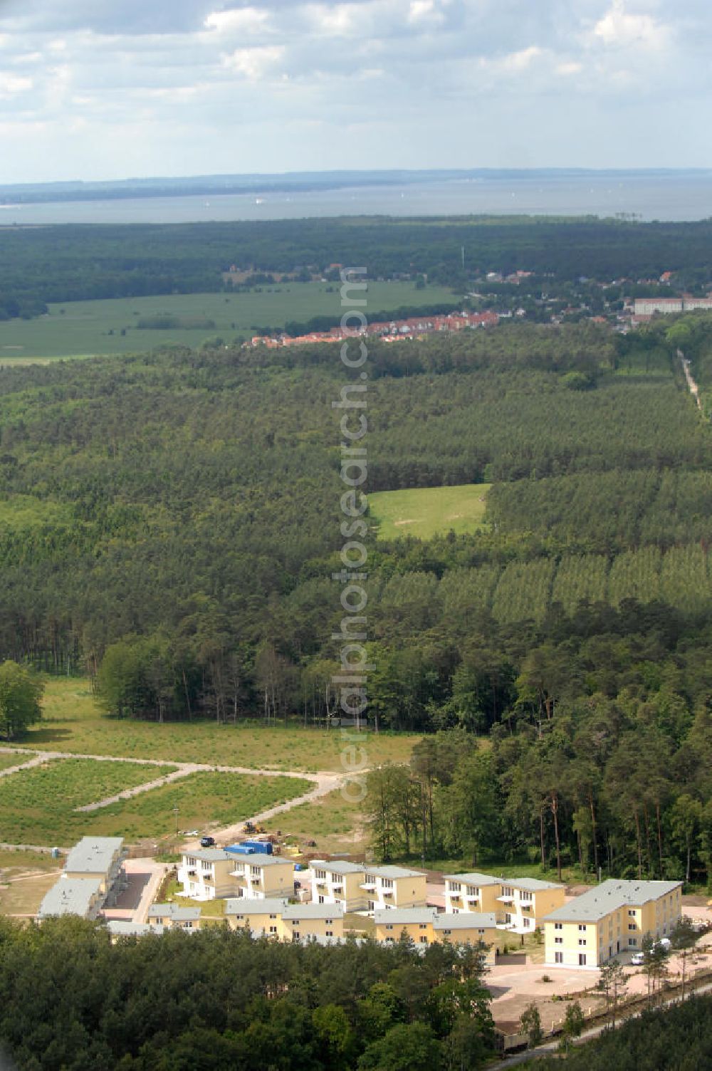 Aerial photograph Ostseebad Graal-Müritz - Blick auf den Ferienwohnpark im Küstenwald der HAWO Bauträger KG in unmittelbarer Strandnähe im Ostseeheilbad Graal-Müritz. Aus einer ehemaligen NVA Liegenschaft entstanden attraktive Ferienhäuser und Ferienwohneinheiten zum Verkauf und zur Vermietung