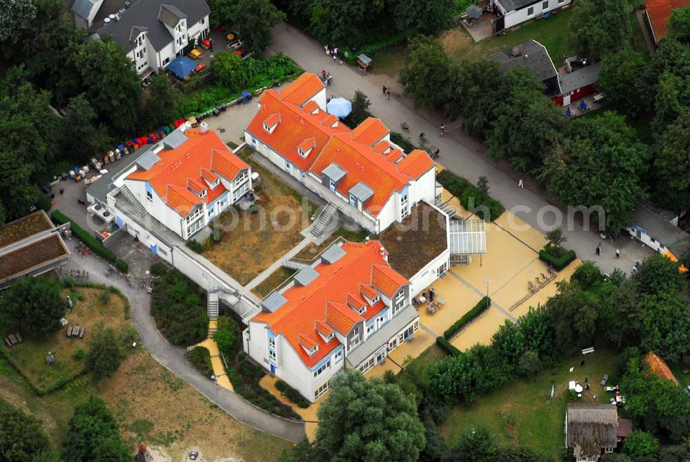 Vitte auf Hiddensee from the bird's eye view: Ferienwohnungen in Vitte auf Hiddensee. Kontakt Ferienwohnungen: Herr Jens Müller, Objektverwaltung u. Vermietung, Wallweg 1, 18565 Seebad Insel Hiddensee, OT Vitte, Telefon: 038300 / 50409, Telefax: 038300 / 50425, mail@erholung-auf-hiddensee.de,