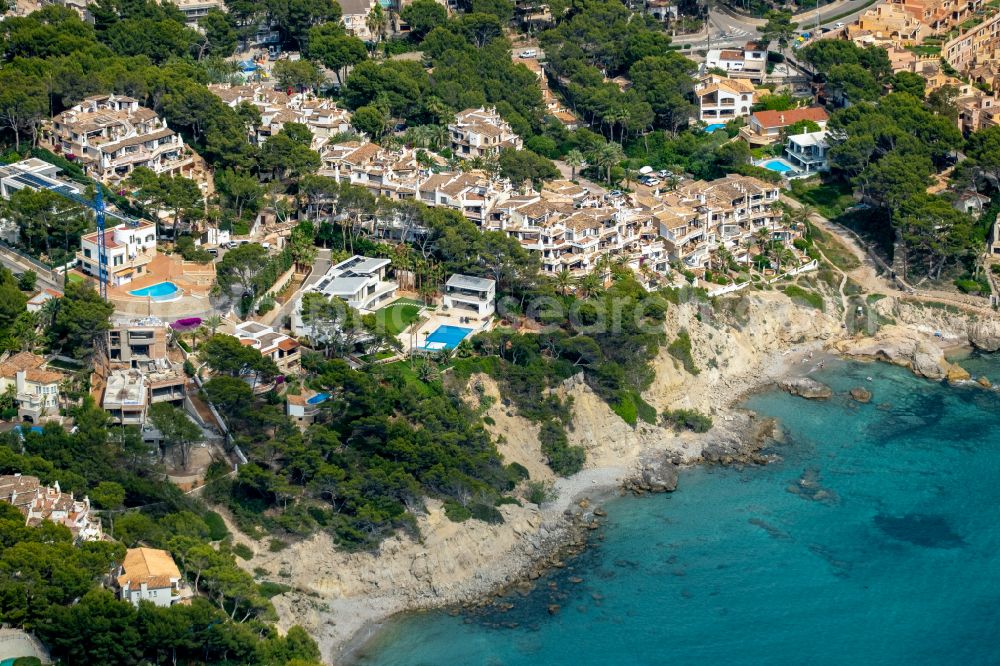 Aerial photograph Costa de la Calma - Building of an apartment building used as an apartment complex Club Monte de Oro on street Carrer Mirador in Costa de la Calma in Balearic island of Mallorca, Spain