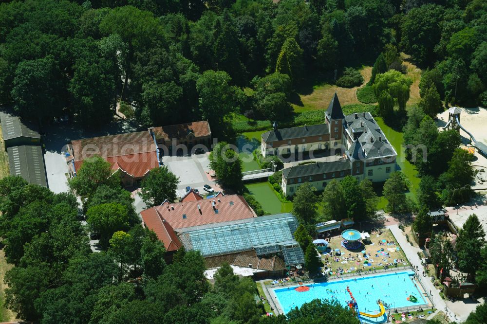 Aerial image Haren (Ems) - Holiday house plant of the park Ferienzentrum Schloss Dankern on Dankernsee in the district Dankern in Haren (Ems) in the state Lower Saxony, Germany