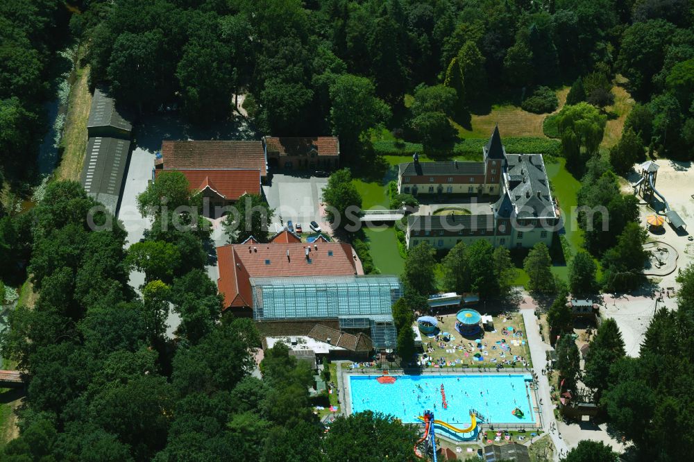 Aerial photograph Haren (Ems) - Holiday house plant of the park Ferienzentrum Schloss Dankern on Dankernsee in the district Dankern in Haren (Ems) in the state Lower Saxony, Germany