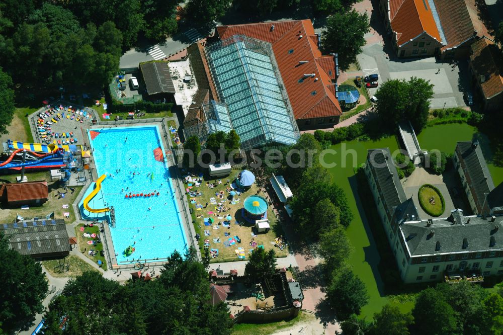 Aerial image Haren (Ems) - Holiday house plant of the park Ferienzentrum Schloss Dankern on Dankernsee in the district Dankern in Haren (Ems) in the state Lower Saxony, Germany