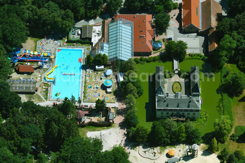 Aerial photograph Haren (Ems) - Holiday house plant of the park Ferienzentrum Schloss Dankern on Dankernsee in the district Dankern in Haren (Ems) in the state Lower Saxony, Germany