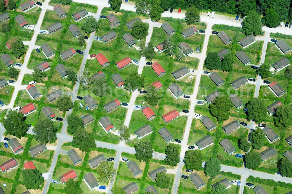 Aerial image Haren (Ems) - Holiday house plant of the park Ferienzentrum Schloss Dankern on Dankernsee in the district Dankern in Haren (Ems) in the state Lower Saxony, Germany