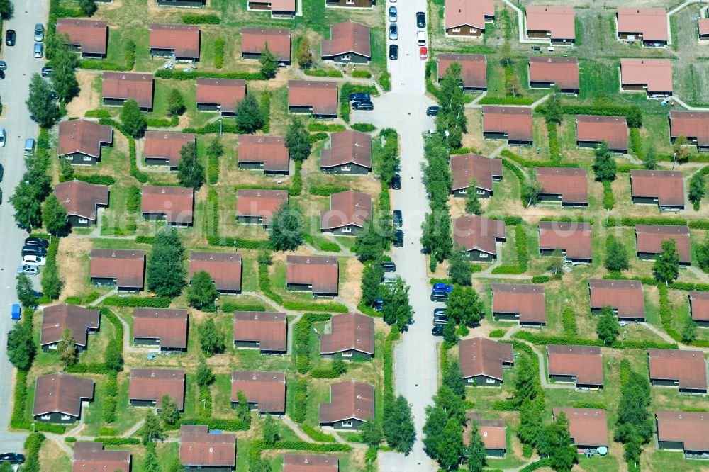 Aerial photograph Haren (Ems) - Holiday house plant of the park Ferienzentrum Schloss Dankern on Dankernsee in the district Dankern in Haren (Ems) in the state Lower Saxony, Germany